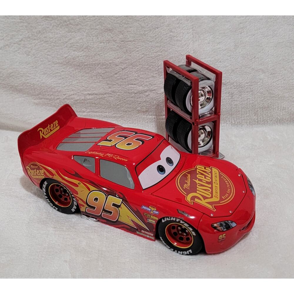 Lightning McQueen w/ Extra Wheels, Disney Pixar Cars-Jada Toys 97751- 1/24Scale
